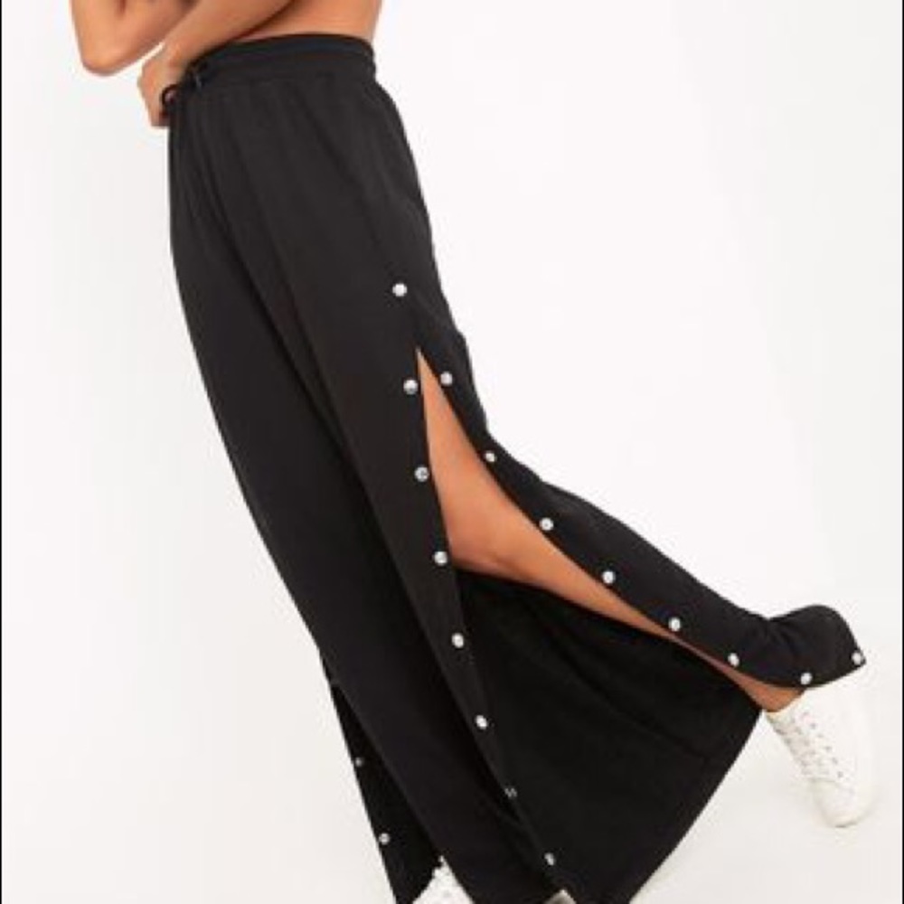 Black snap button bottoms